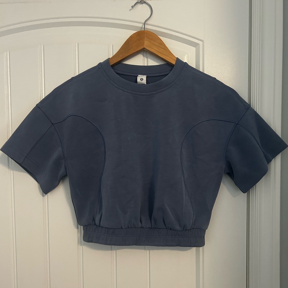 Lululemon cropped top